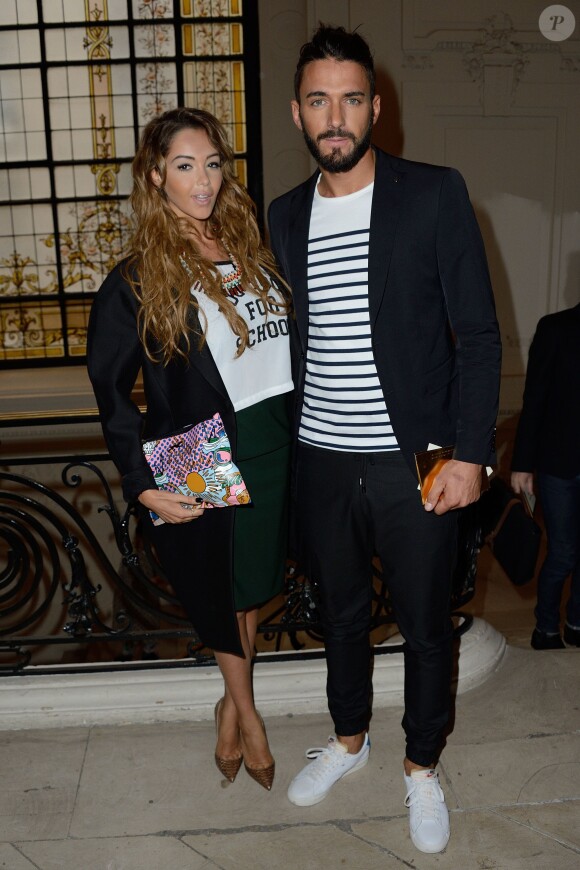 Nabilla Benattia et son amoureux Thomas Vergara assistent au défilé Jean-Paul Gaultier à Paris le 9 juillet 2014
