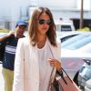 Jessica Alba se rend à son bureau à Santa Monica, le 9 juillet 2014. Jessica Alba heads to her office on July 9, 2014 in Santa Monica, California.