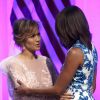 Jennifer Lopez et Michelle Obama lors de la convention nationale sur l'émancipation des Latinos organisée par la League of United Latin American Citizens à New York, le 10 juillet 2014.y