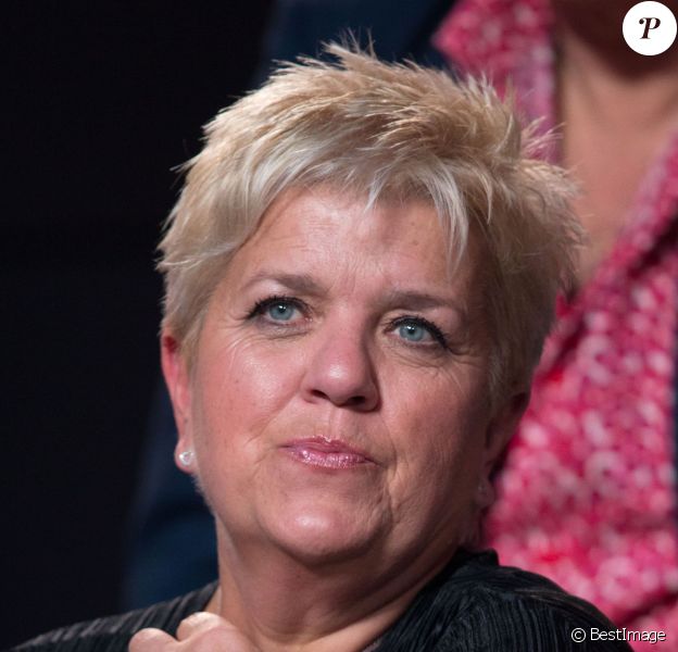 Mimie Mathy Elle Joue Les Boloss Avec Un Tres Cher Voisin Purepeople