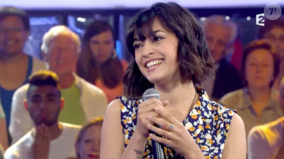 Julia de la "Star Academy" 8 sur le plateau de "N'oubliez pas les paroles" sur France 2. Mardi 15 juillet 2014.