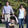 Katie Holmes et Ryan Reynolds avec leurs enfants fictifs sur le tournage du film "Woman in Gold" à Culver City, le 16 juillet 2014.