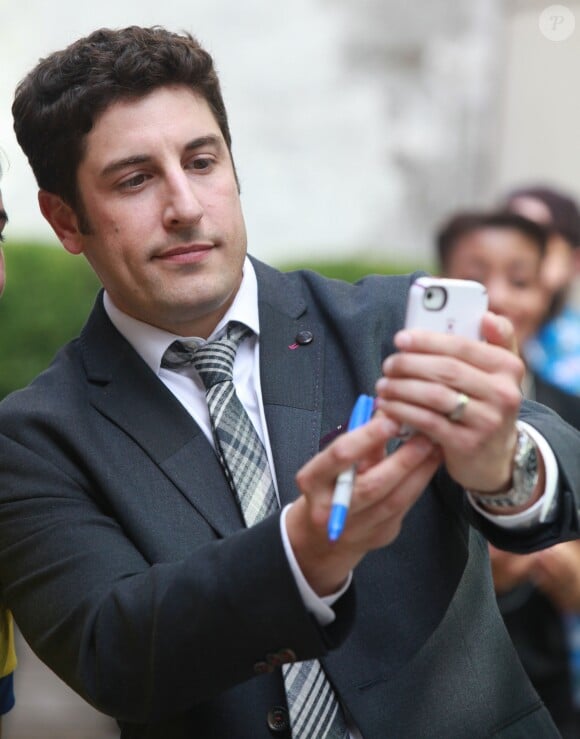 Jason Biggs avec un téléphone à Soho, New York le 21 juin 2014.