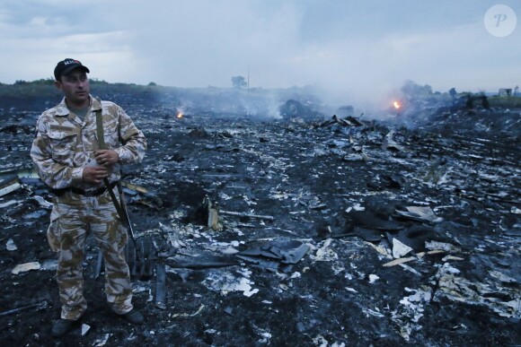 Le MH17, un Boeing 777 de la Malaysia Airlines, s'est écrasé ce jeudi 17 juillet 2014 dans l'est de l'Ukraine, faisant près de 300 victimes. Il aurait été la cible d'un tir de missile sol-air. Le drame a eu lieu dans le village de Grabove, à proximité de la ville de Chakhtarsk, dans l'Est de l'Ukraine. Le Boeing 777 assurait la liaison entre Amsterdam et Kuala Lumpur.