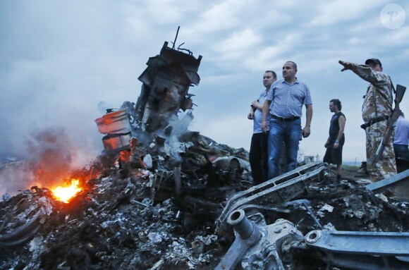 Le MH17, un Boeing 777 de la Malaysia Airlines, s'est écrasé ce jeudi 17 juillet 2014 dans l'est de l'Ukraine, faisant près de 300 victimes. Il aurait été la cible d'un tir de missile sol-air. Le drame a eu lieu dans le village de Grabove, à proximité de la ville de Chakhtarsk, dans l'Est de l'Ukraine. Le Boeing 777 assurait la liaison entre Amsterdam et Kuala Lumpur.