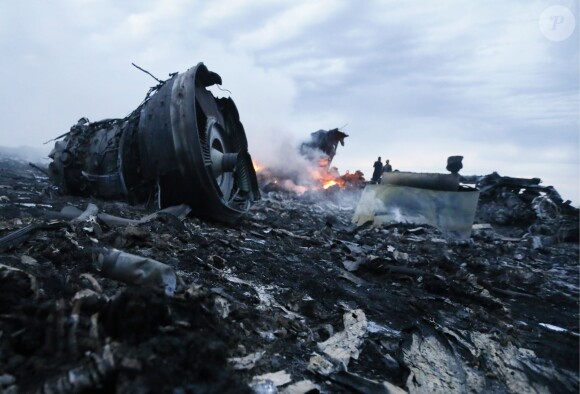 Le MH17, un Boeing 777 de la Malaysia Airlines, s'est écrasé ce jeudi 17 juillet 2014 dans l'est de l'Ukraine, faisant près de 300 victimes. Il aurait été la cible d'un tir de missile sol-air. Le drame a eu lieu dans le village de Grabove, à proximité de la ville de Chakhtarsk, dans l'Est de l'Ukraine. Le Boeing 777 assurait la liaison entre Amsterdam et Kuala Lumpur.