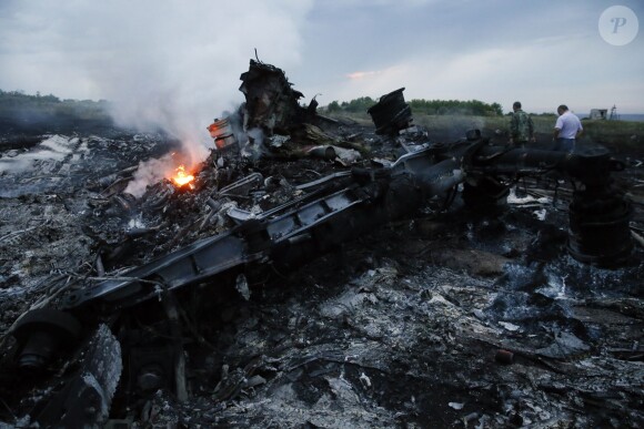 Le MH17, un Boeing 777 de la Malaysia Airlines, s'est écrasé ce jeudi 17 juillet 2014 dans l'est de l'Ukraine, faisant près de 300 victimes. Il aurait été la cible d'un tir de missile sol-air. Le drame a eu lieu dans le village de Grabove, à proximité de la ville de Chakhtarsk, dans l'Est de l'Ukraine. Le Boeing 777 assurait la liaison entre Amsterdam et Kuala Lumpur.
