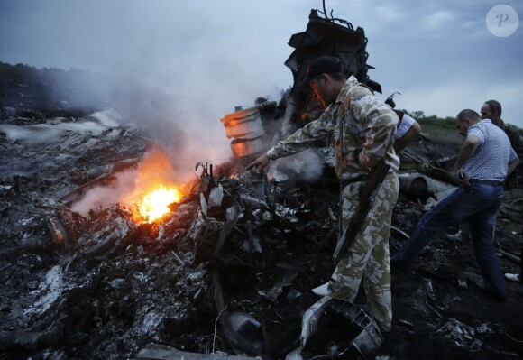 Le MH17, un Boeing 777 de la Malaysia Airlines, s'est écrasé ce jeudi 17 juillet 2014 dans l'est de l'Ukraine, faisant près de 300 victimes. Il aurait été la cible d'un tir de missile sol-air. Le drame a eu lieu dans le village de Grabove, à proximité de la ville de Chakhtarsk, dans l'Est de l'Ukraine. Le Boeing 777 assurait la liaison entre Amsterdam et Kuala Lumpur.