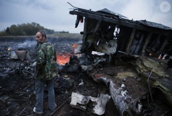Le MH17, un Boeing 777 de la Malaysia Airlines, s'est écrasé ce jeudi 17 juillet 2014 dans l'est de l'Ukraine, faisant près de 300 victimes. Il aurait été la cible d'un tir de missile sol-air. Le drame a eu lieu dans le village de Grabove, à proximité de la ville de Chakhtarsk, dans l'Est de l'Ukraine. Le Boeing 777 assurait la liaison entre Amsterdam et Kuala Lumpur.