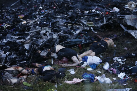Le MH17, un Boeing 777 de la Malaysia Airlines, s'est écrasé ce jeudi 17 juillet 2014 dans l'est de l'Ukraine, faisant près de 300 victimes. Il aurait été la cible d'un tir de missile sol-air. Le drame a eu lieu dans le village de Grabove, à proximité de la ville de Chakhtarsk, dans l'Est de l'Ukraine. Le Boeing 777 assurait la liaison entre Amsterdam et Kuala Lumpur.