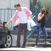 Mila Kunis, enceinte, et Ashton Kutcher à la sortie du centre Change your life à Studio City, le 15 juillet 2014