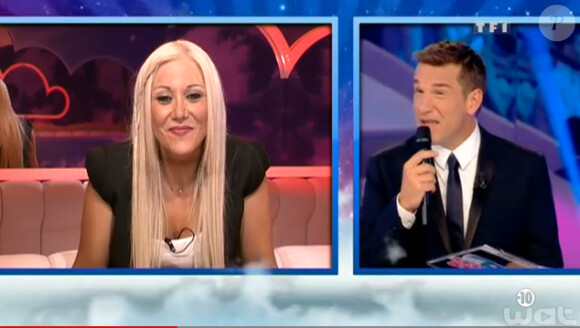 Julie papote avec Benjamin Castaldi dans Secret Story 8 surTF1.