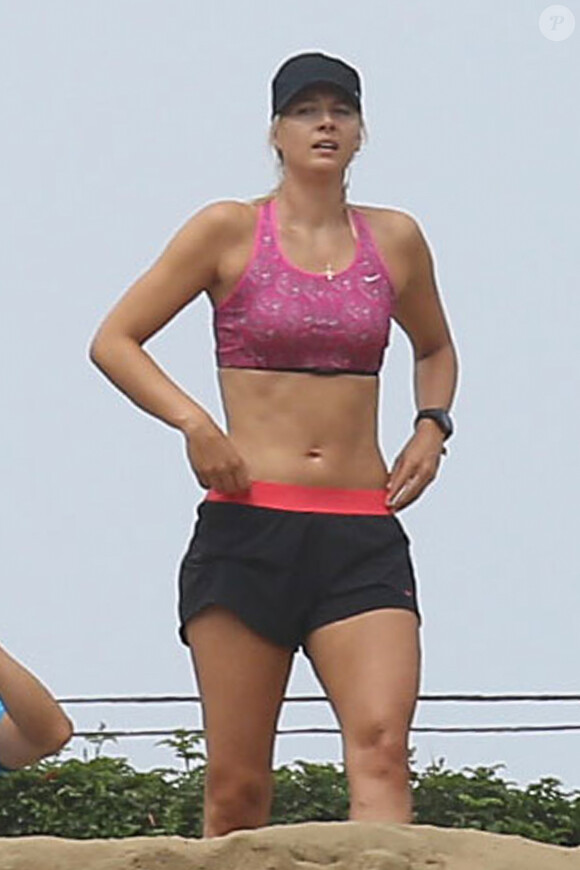 La belle Maria Sharapova s'entraîne à Los Angeles, le 16 juillet 2014.
