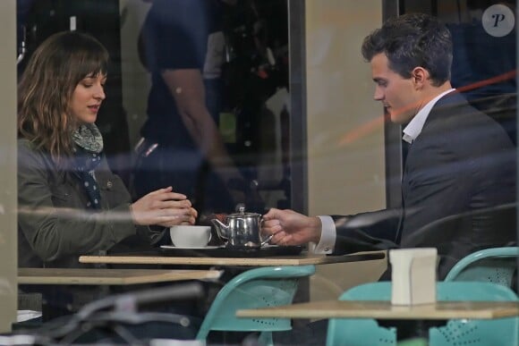 Jamie Dornan et Dakota Johnson sur le tournage de Fifty Shades of Grey à Vancouver, le 1er décembre 2013.