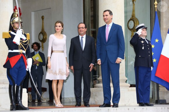 Le roi Felipe VI et la reine Letizia d'Espagne étaient reçus le 22 juillet 2014 par le président de la République François Hollande au palais de l'Elysée à Paris, pour leur visite inaugurale en France.