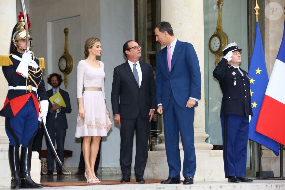 Le roi Felipe VI et la reine Letizia d'Espagne étaient reçus le 22 juillet 2014 par le président de la République François Hollande au palais de l'Elysée à Paris, pour leur visite inaugurale en France.