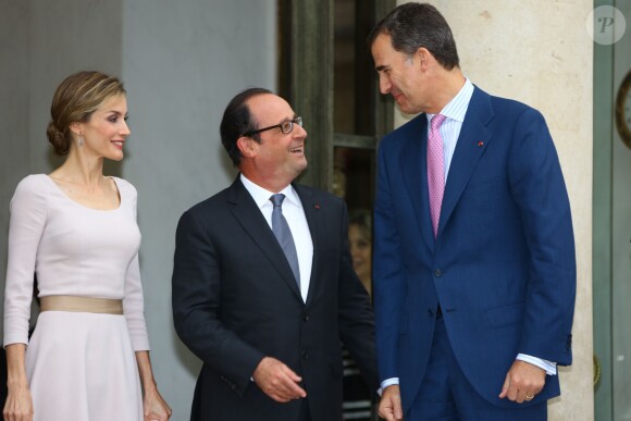 Le roi Felipe VI et la reine Letizia d'Espagne étaient reçus le 22 juillet 2014 par le président de la République François Hollande au palais de l'Elysée à Paris, pour leur visite inaugurale en France.