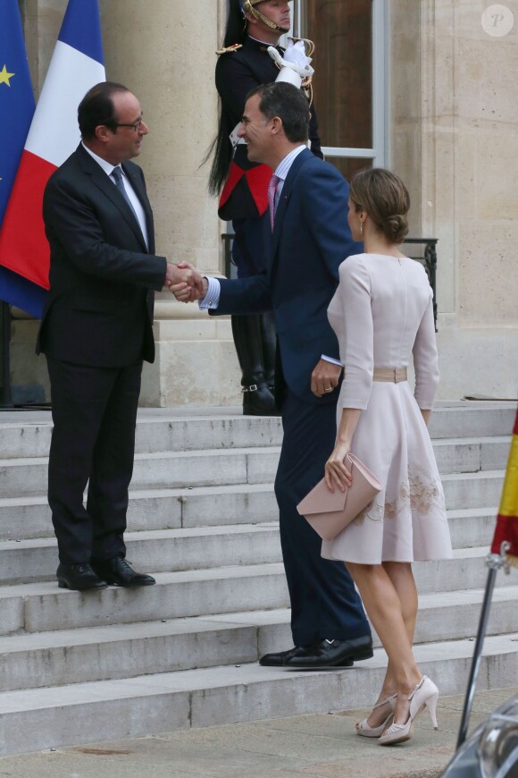 Le roi Felipe VI et la reine Letizia d'Espagne étaient reçus le 22 juillet 2014 par le président de la République François Hollande au palais de l'Elysée à Paris, pour leur visite inaugurale en France.