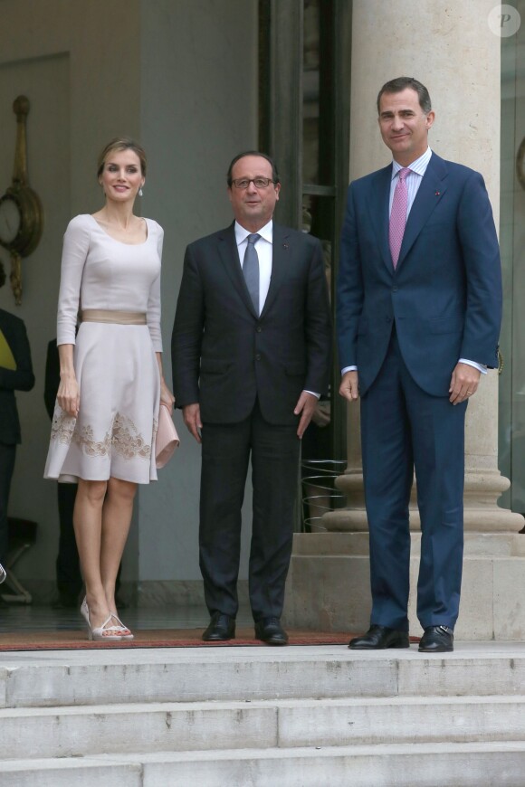 Le roi Felipe VI et la reine Letizia d'Espagne étaient reçus le 22 juillet 2014 par le président de la République François Hollande au palais de l'Elysée à Paris, pour leur visite inaugurale en France.