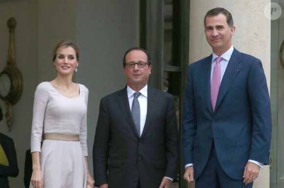 Le roi Felipe VI et la reine Letizia d'Espagne étaient reçus le 22 juillet 2014 par le président de la République François Hollande au palais de l'Elysée à Paris, pour leur visite inaugurale en France.
