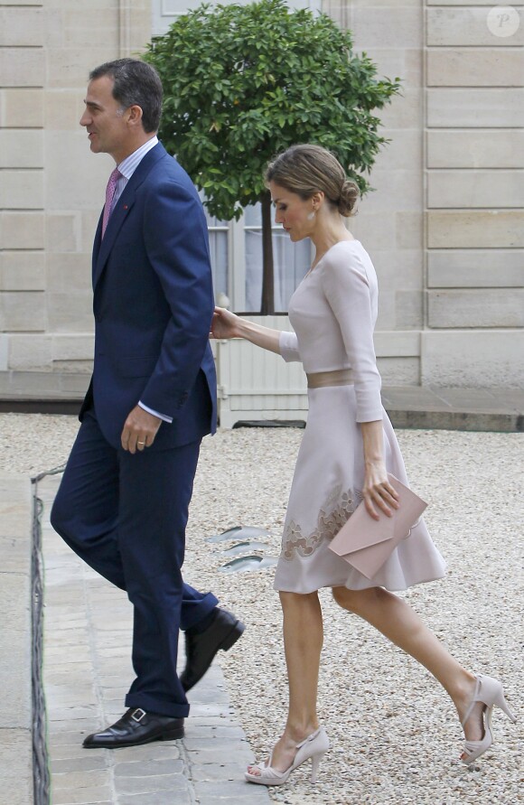 Le roi Felipe VI et la reine Letizia d'Espagne étaient reçus le 22 juillet 2014 par le président de la République François Hollande au palais de l'Elysée à Paris, pour leur visite inaugurale en France.