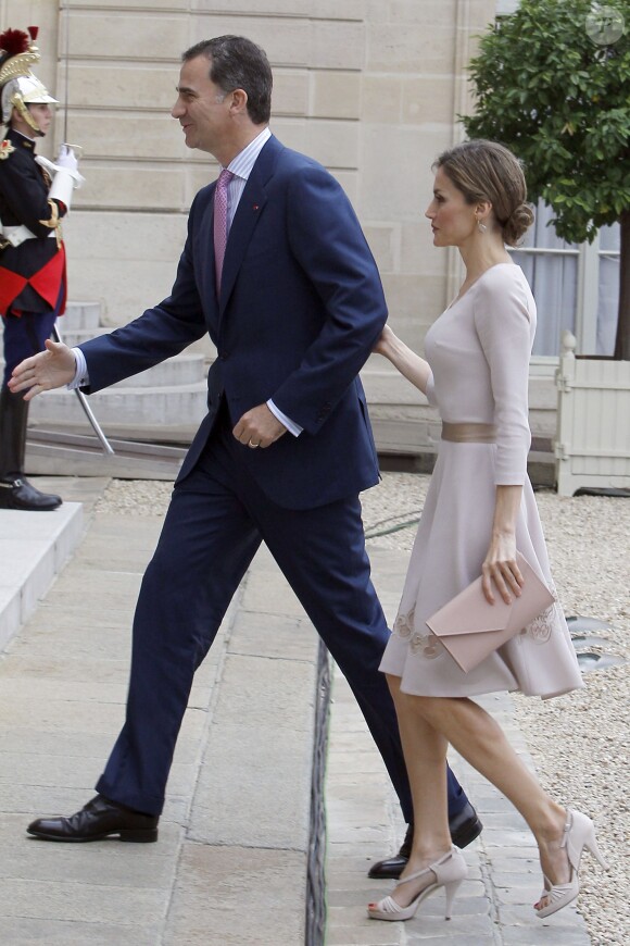 Le roi Felipe VI et la reine Letizia d'Espagne étaient reçus le 22 juillet 2014 par le président de la République François Hollande au palais de l'Elysée à Paris, pour leur visite inaugurale en France.
