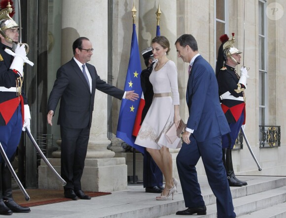 Le roi Felipe VI et la reine Letizia d'Espagne étaient reçus le 22 juillet 2014 par le président de la République François Hollande au palais de l'Elysée à Paris, pour leur visite inaugurale en France.