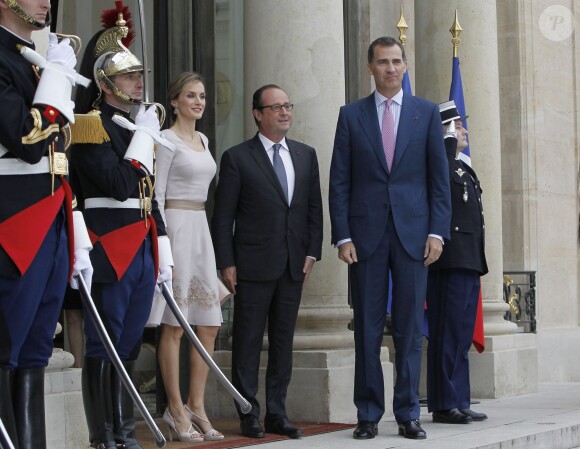 Le roi Felipe VI et la reine Letizia d'Espagne étaient reçus le 22 juillet 2014 par le président de la République François Hollande au palais de l'Elysée à Paris, pour leur visite inaugurale en France.