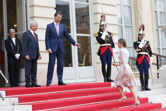 Le roi Felipe VI et la reine Letizia d'Espagne ont été reçus par Claude Bartolone, le président de l'Assemblée nationale, à l'hôtel de Lassay, le 22 juillet 2014 à Paris, dans le cadre de leur visite inaugurale en France.