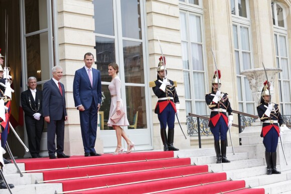 Le roi Felipe VI et la reine Letizia d'Espagne ont été reçus par Claude Bartolone, le président de l'Assemblée nationale, à l'hôtel de Lassay, le 22 juillet 2014 à Paris, dans le cadre de leur visite inaugurale en France.