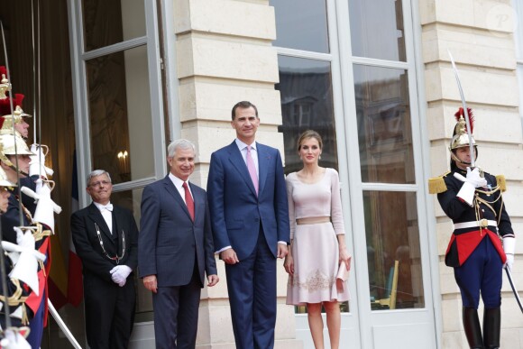 Le roi Felipe VI et la reine Letizia d'Espagne ont été reçus par Claude Bartolone, le président de l'Assemblée nationale, à l'hôtel de Lassay, le 22 juillet 2014 à Paris, dans le cadre de leur visite inaugurale en France.