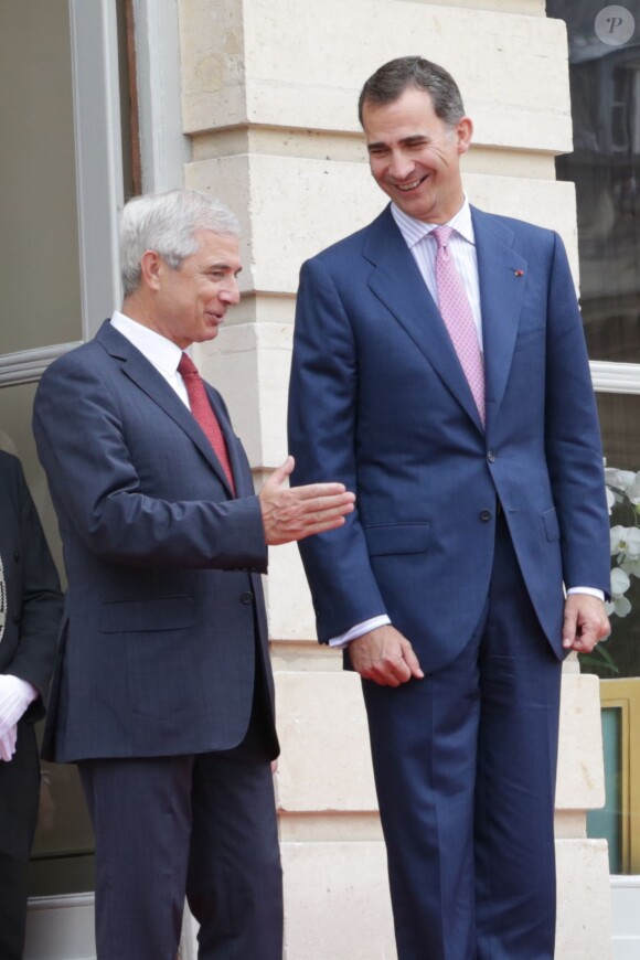 Le roi Felipe VI et la reine Letizia d'Espagne ont été reçus par Claude Bartolone, le président de l'Assemblée nationale, à l'hôtel de Lassay, le 22 juillet 2014 à Paris, dans le cadre de leur visite inaugurale en France.