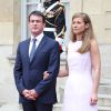 Manuel Valls et sa femme Anne Gravoin présents sur le perron de Matignon pour accueillir le roi Felipe VI et la reine Letizia d'Espagne, le 22 juillet 2014 à Paris, dans le cadre de leur visite inaugurale.