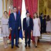 Le roi Felipe VI et la reine Letizia d'Espagne ont été reçus en audience à Matignon par le Premier ministre Manuel Valls et sa femme Anne Gravoin le 22 juillet 2014 à Paris, lors de leur visite inaugurale en France.