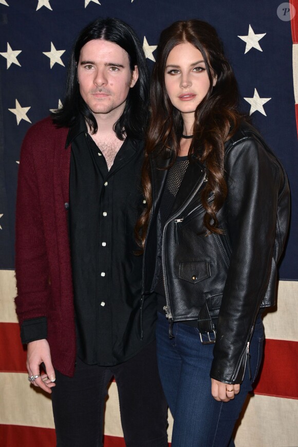 Lana Del Rey et Barrie James O'Neill lors d'une soirée à Los Angeles, le 1er novembre 2013.