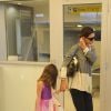Katie Holmes et sa fille Suri arrivent à New York en provenance de Los Angeles, le 23 juillet 2014.