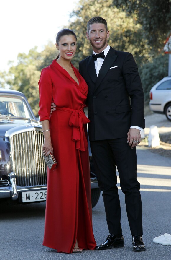 Sergio Ramos avec sa belle Pilar Rubio au mariage de son frère René Ramos et Vania Millan au château de Vinuelas à Madrid, le 20 juillet 2014.