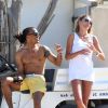 Edgar Davids au Club de 55 à Saint-Tropez avec une jolie blonde, le 24 juillet 2014