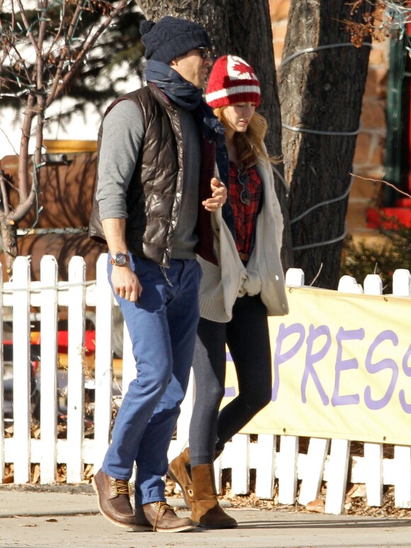 Exclusif - Ryan Reynolds et sa femme Blake Lively se promènent à Aspen dans le Colorado le 29 décembre 2013.