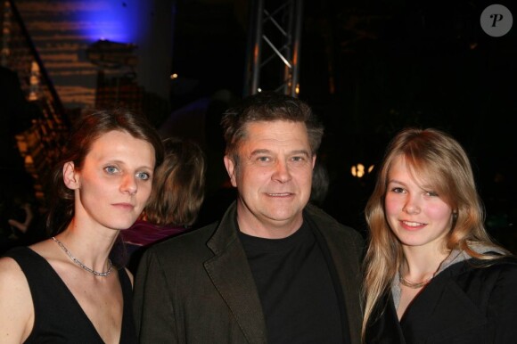 Thierry Redler, son épouse Delphine Hallier, et leur fille en 2008.
