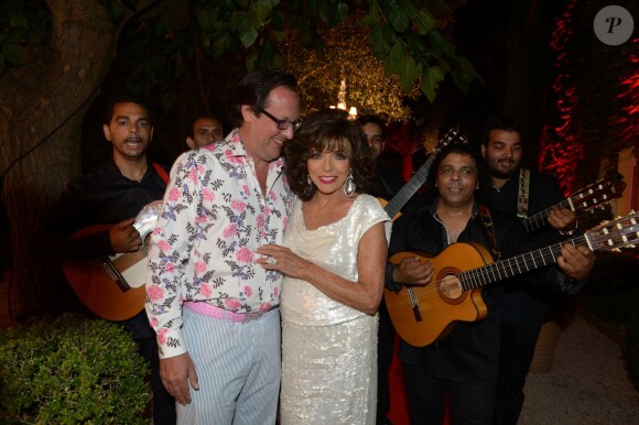 Exclu - Joan Collins et son mari lors de la grande fête d'anniversaire de Monika Bacardi organisée à Saint-Tropez, le 27 juillet 2014.