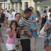 Carlos Tévez en vacances à Saint-Tropez avec son épouse Vanessa Mansilla et leurs enfants Florencia et Katia, le 26 juillet 2014