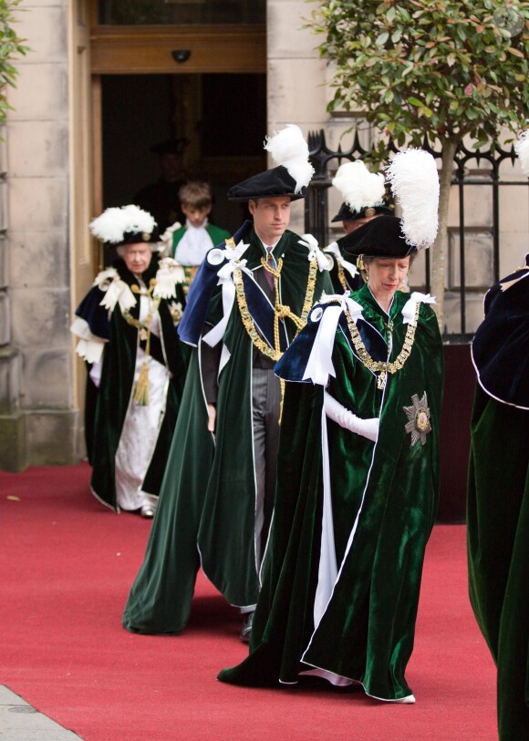 La princesse Anne, le prince William et la reine Elizabeth II d'Angleterre assistent à une cérémonie en la cathédrale St Giles à Edimbourg le 3 juillet 2014