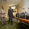 Le prince Charles, parrain des services secrets britanniques, a pu tester la machine Enigma au quartier général des communications à Scarboroough, le 30 juillet 2014