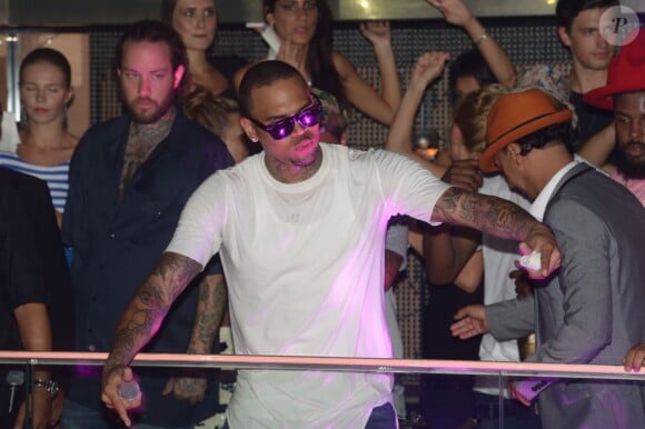Exclusif - Chris Brown fait chanter et danser la foule au VIP Room. Saint-Tropez, le 31 juillet 2014.