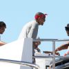 Chris Brown et son entourage se détendent sur un bateau à Saint-Tropez. Le 31 juillet 2014.