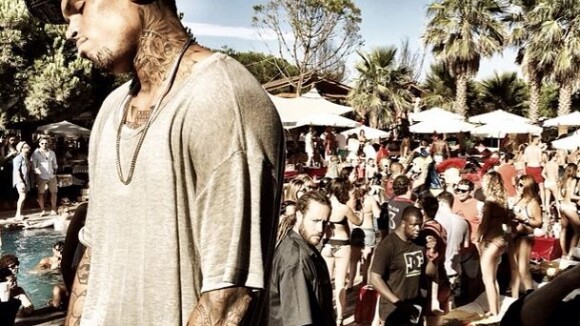 Chris Brown à Saint-Tropez : Il profite du soleil et s'éclate en boîte de nuit