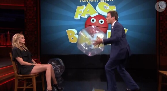 Julia Roberts va se prendre un ballon en pleine tête au Tonight Show de Jimmy Fallon.