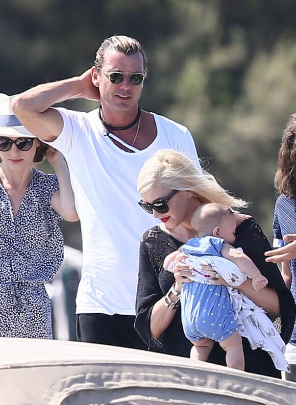 La chanteuse Gwen Stefani, son mari Gavin Rossdale et leurs fils Kingston, Zuma et Apollo Rossdale quittent le Club 55 à Saint-Tropez, vendredi 1er août 2014.