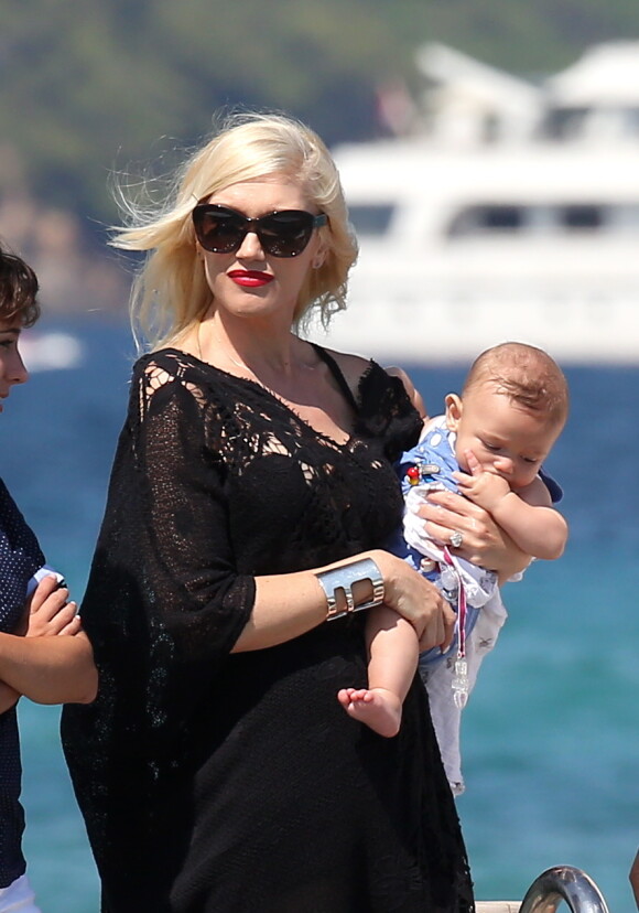 Gwen Stefani, son mari Gavin Rossdale et leurs fils Kingston, Zuma et Apollo Rossdale quittent le Club 55 à St-Tropez, le 1er août 2014.